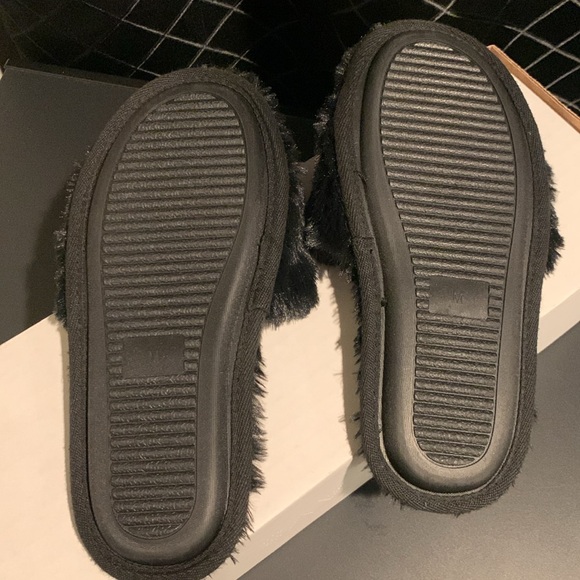 PINK FROM VICTORIA’S SECRET SLIPPERS - Black Faux Fur (New Without Tags) - Picture 5 of 10